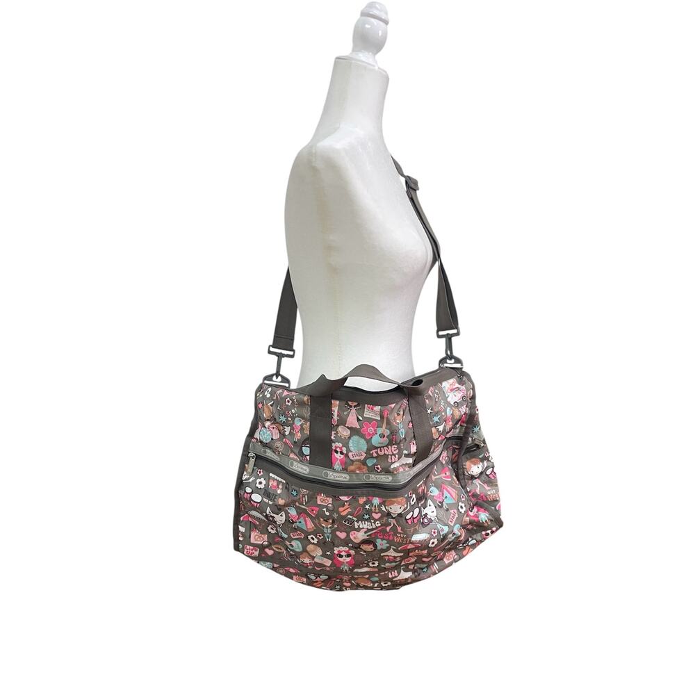 LeSportsac Music Fest Animals RARE Print Deluxe Large Weekender Duffle Bag 20x14